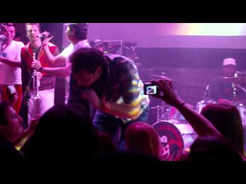 Tocando con Los Caligaris : Estoy de Oferta 22/10/10