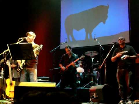 Cantando con Zambayonny Esperando un Manguerazo (de Bufalo de Agua)